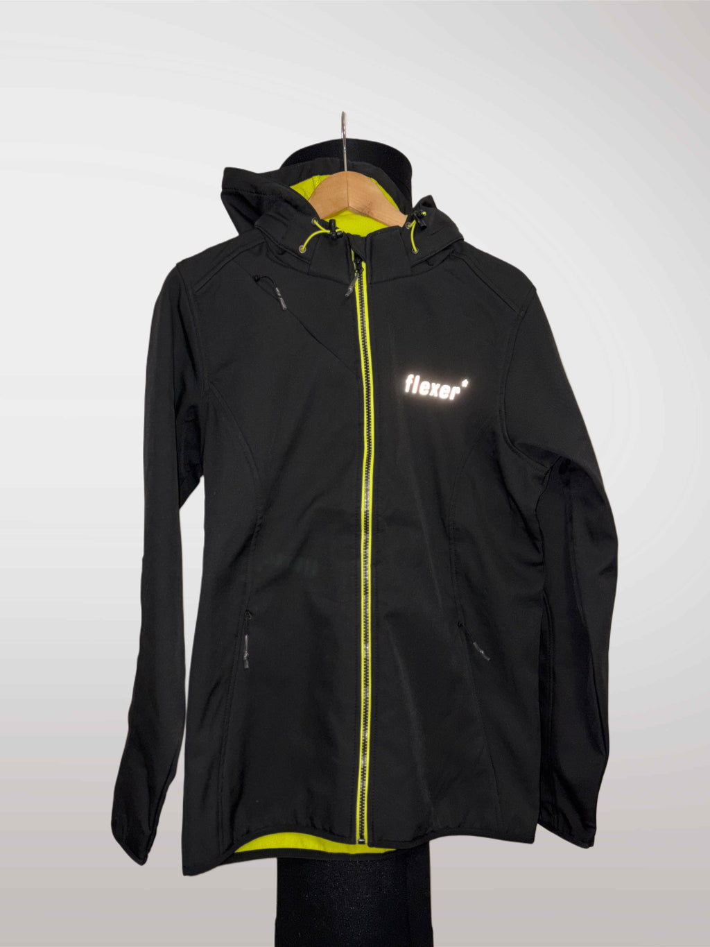 Chaqueta con capucha flexer*