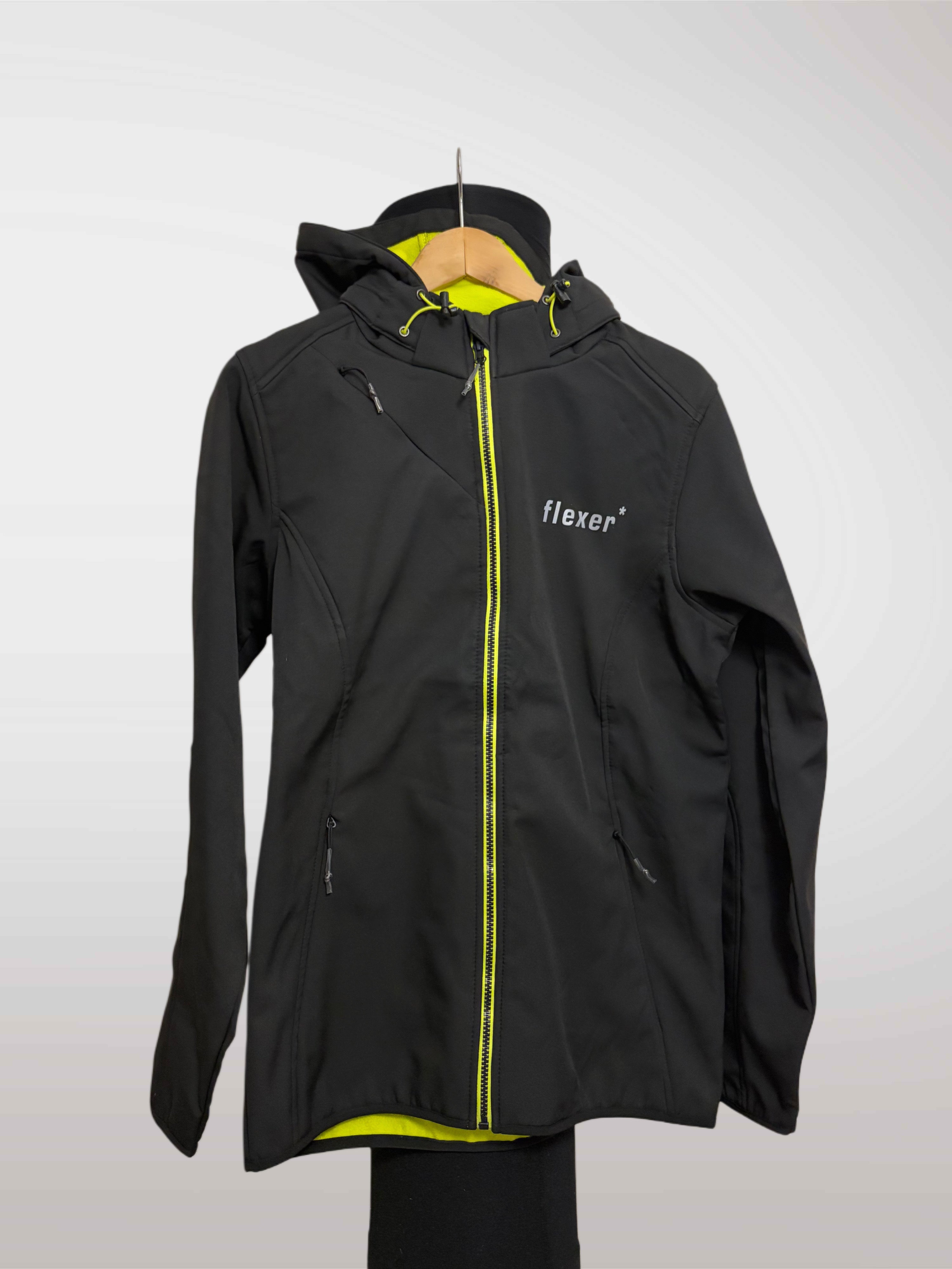 Chaqueta con capucha flexer*